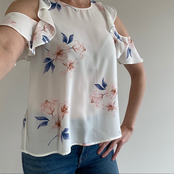 {Lush} Ruffle Cold Shoulder Top - Picture 7 of 15